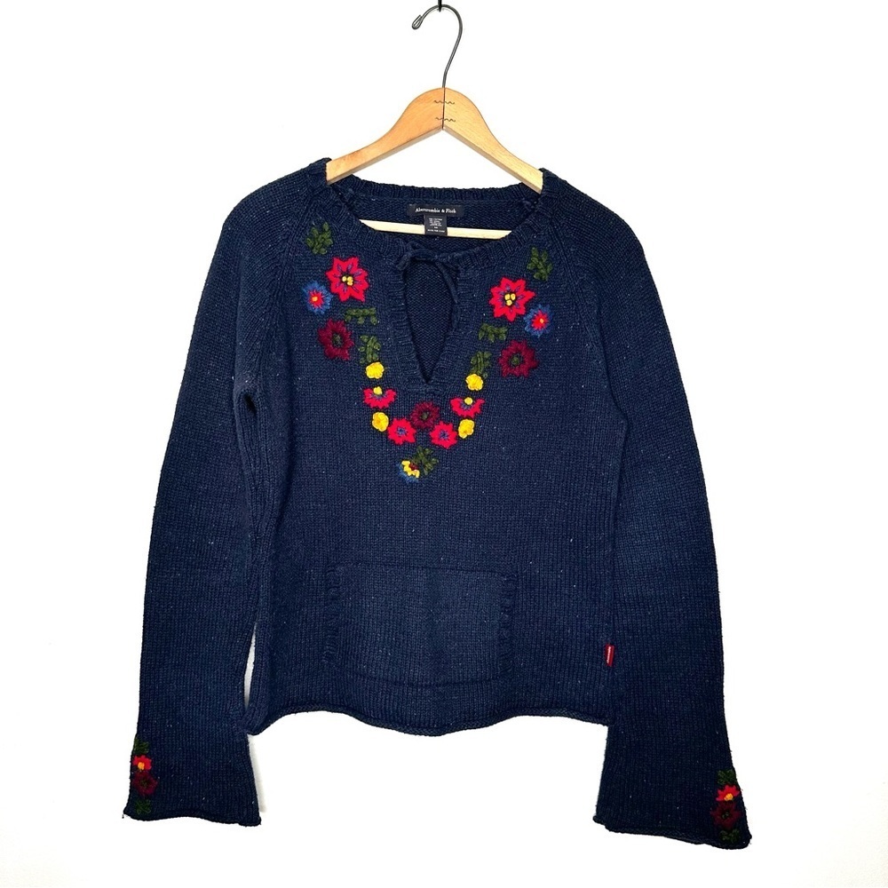 Abercrombie Vintage Y2K Navy Blue Floral Embroidered  V-neck Sweater Size Medium